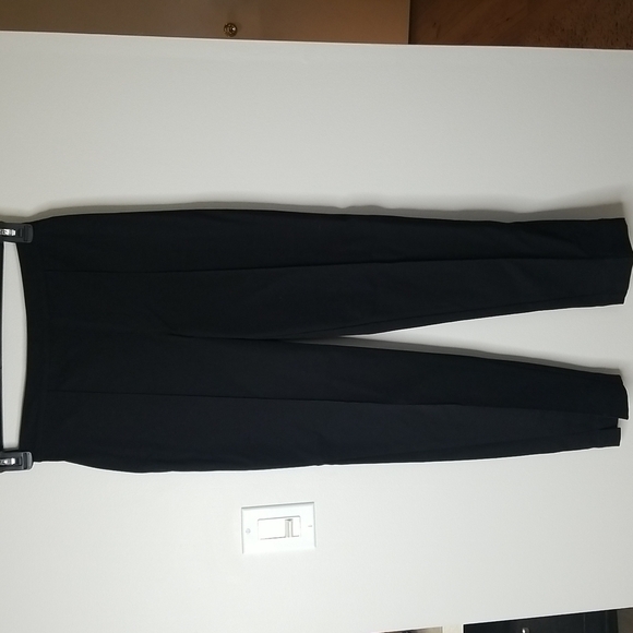 iIsaac Mizrahi womens pants with 2 pockets in rear and stretch waist NWOT - Picture 1 of 6